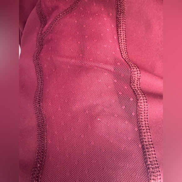 Lululemon leggings size 6 in awesome condition ! - Picture 11 of 12